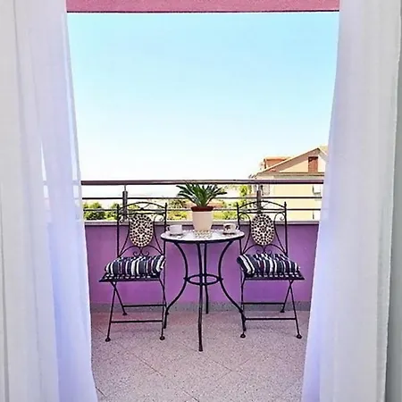 Bonsai بودْسْتغانا